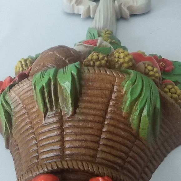 Burwood 1969 faux wicker Basket w/ fruit, flowers wall plaques - Picture 14 of 16